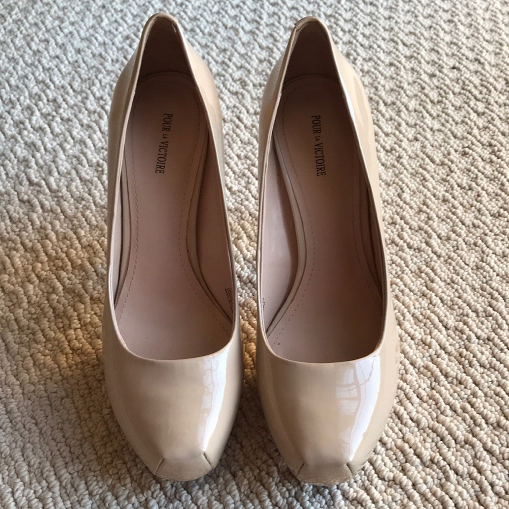 Pour La Victoire Beige Patent Pump, 7.5
